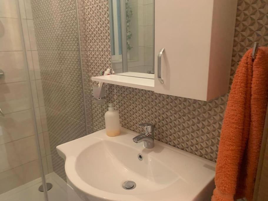 Apartment Comfortable ! Stylish ! Fully Air Conditioned !