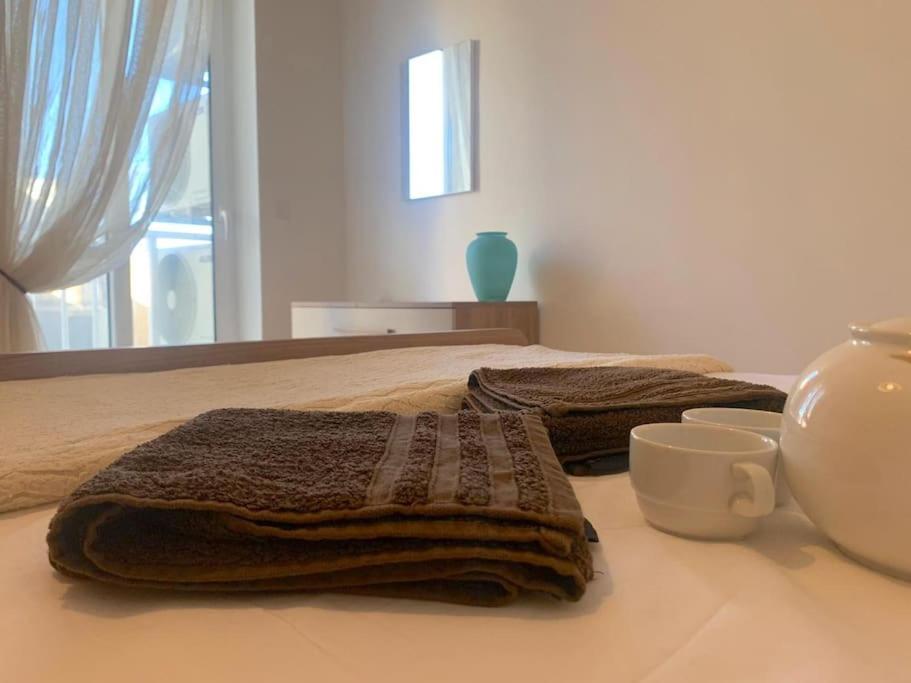 Comfortable ! Stylish ! Fully Air Conditioned ! Apartment